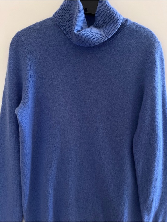 Bloomingdale's Sweaters - Bloomingdale's Lilac Cashmere Sweater
